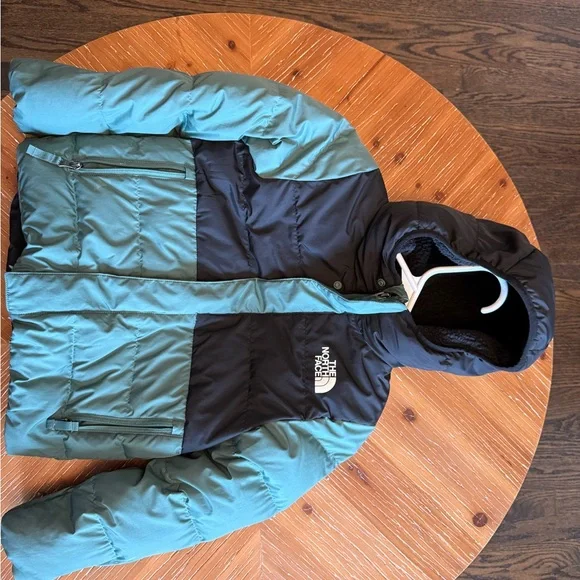 The North Face Two-Tone Black and Sage Green Kids Puffer Jacket - Picture 2 of 4